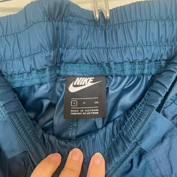 Nike teal nylon joggers with belt small - Picture 8 of 8